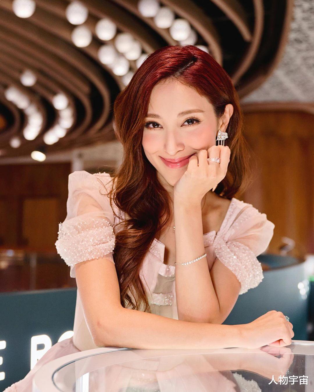 陈凯琳夫妇合体捞金,出行带小孩坐商务舱,分工明确懒理外界嘲讽