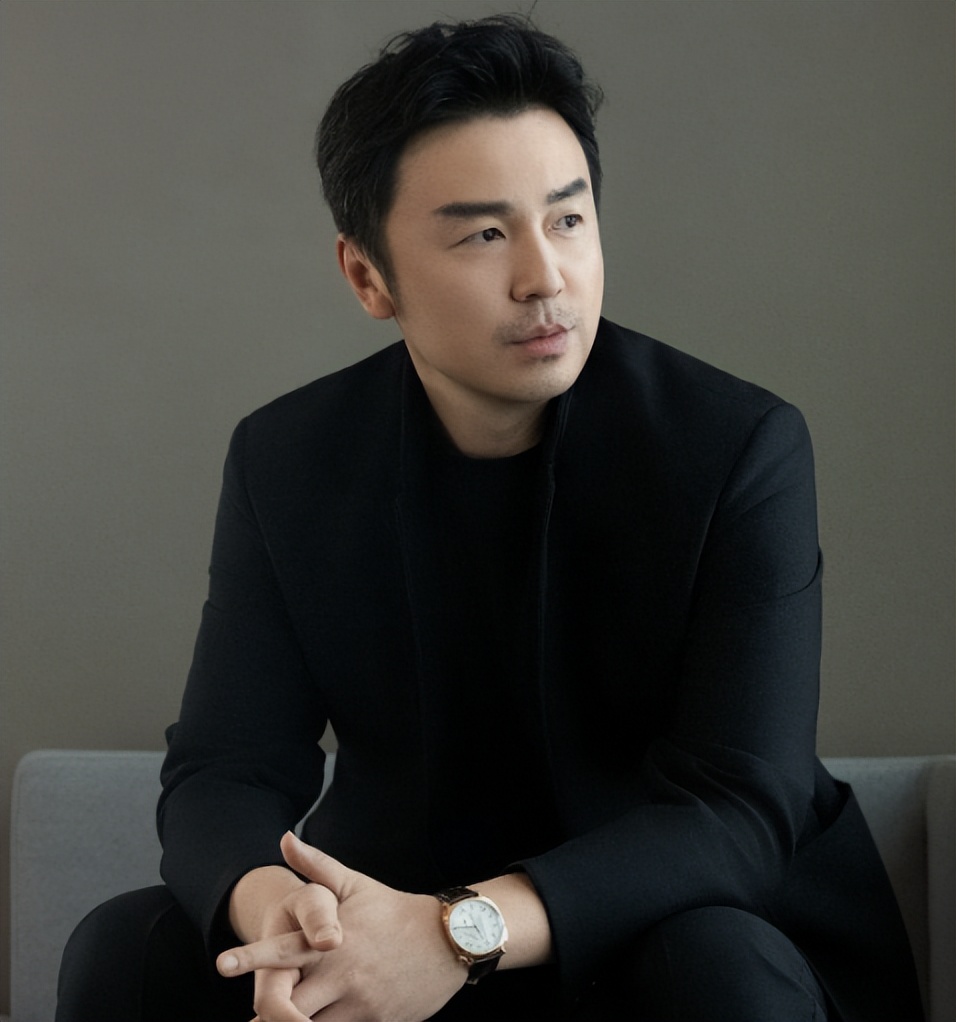 央媒专访揭开雷佳音真实现状，句句不提张译，字字给张译提了个醒