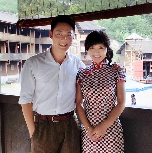 从军旅一哥到无戏可拍？知名男星离婚8年再与前妻合作，卖力宣传