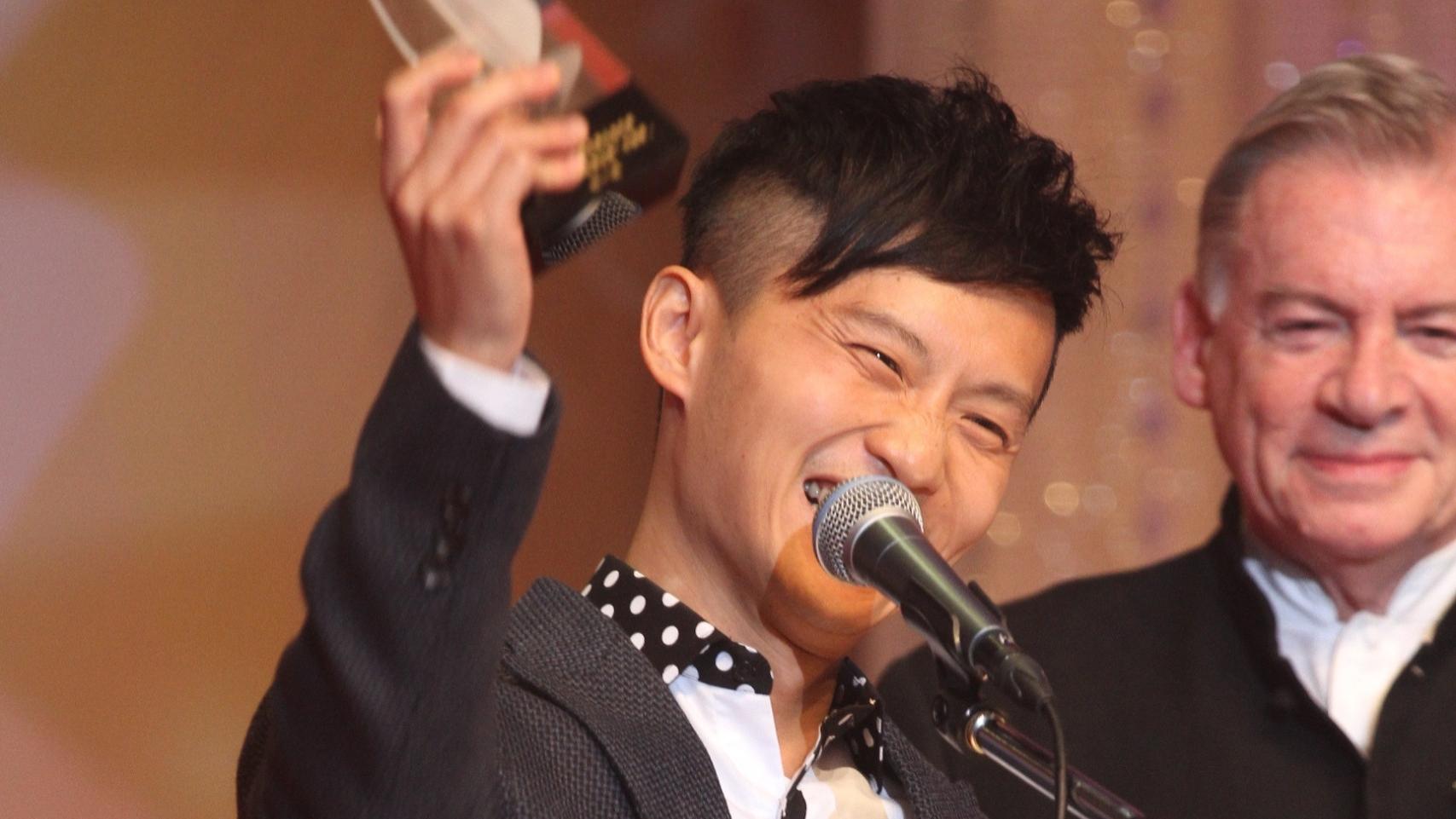 香港音乐人林一峰曝离婚净身出户，不缺人追，与妹林二汶关系成谜