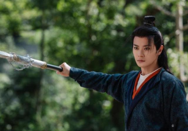 尔冬升给他开“后门”，陈凯歌为他无视“规则”，他到底什么来头