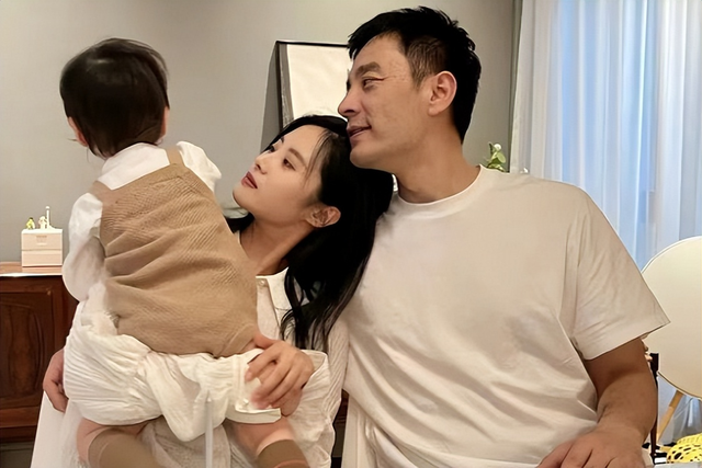 离婚16年，李光洁再次让所有人“刮目相看”，47岁的郝蕾后悔了吗