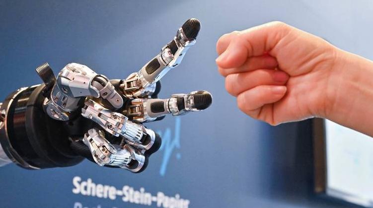 大量失業(yè)與人工智能齊頭并進，數(shù)億人飯碗如何平衡？