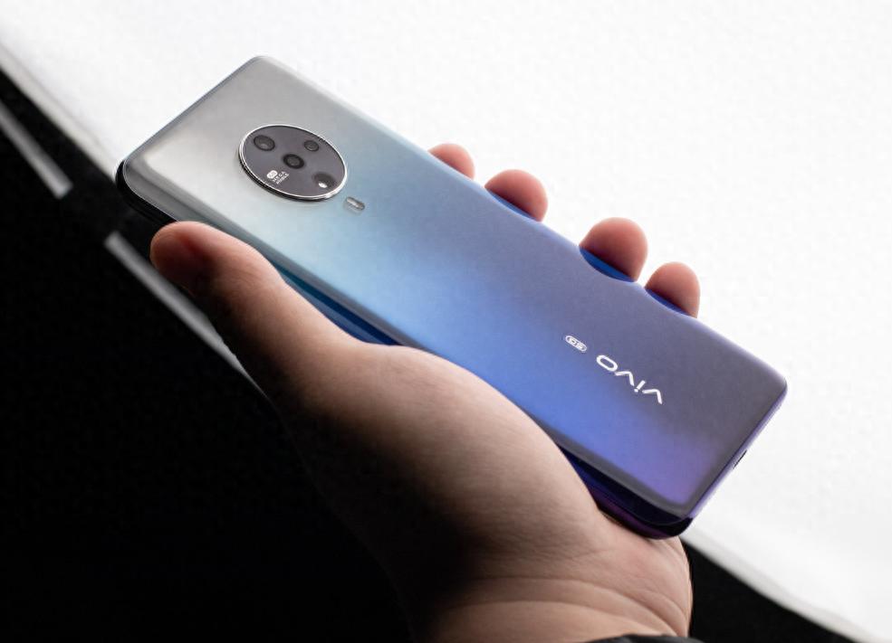 金屬中框+2k屏+IP68，iqoo新機終于補齊短板了，這波必須等