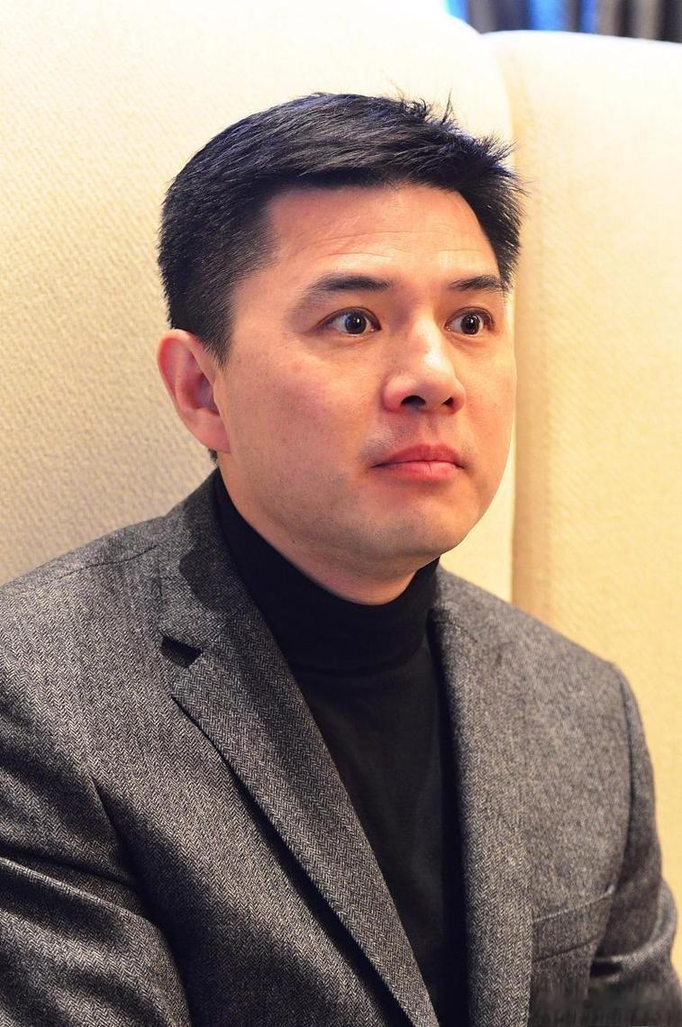 曾是央视知名主持人，离开央视后回乡创业，没想到如今他成大老板