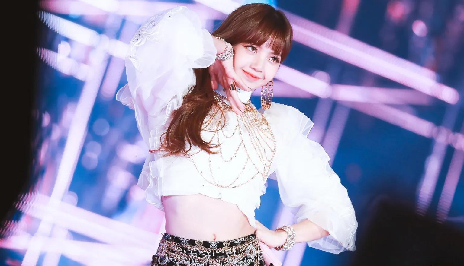 LV三公子台北巡店!笑容腼腆身高出挑很帅气,Lisa去哪儿他都跟着