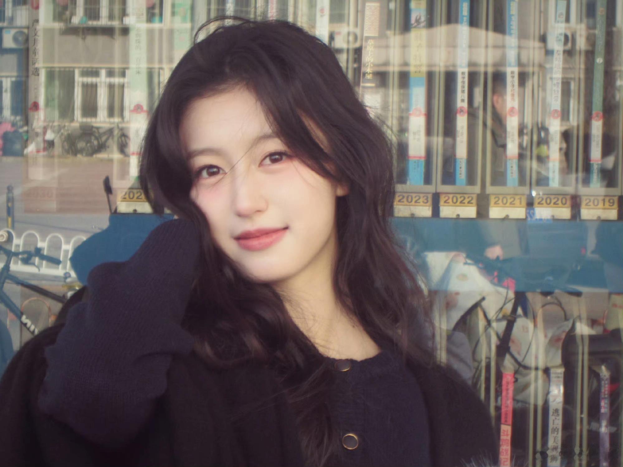 裴佳欣 17岁的青春活力 让人挪不开眼睛