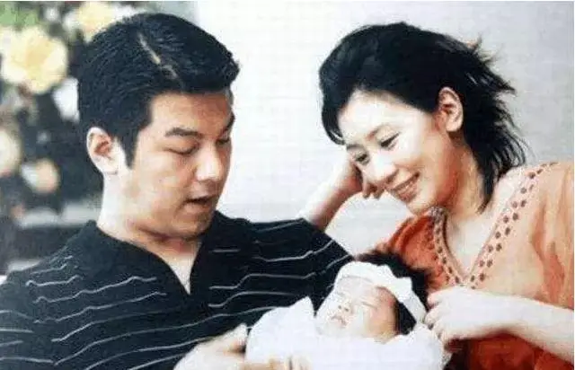 贾静雯赢麻了!自己那曾被质疑身世的女儿,竟成了前夫唯一的孩子