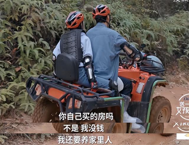 拍戏9年买不起厕所,\扶弟魔\章若楠一人养全家,曾与王思聪有争议