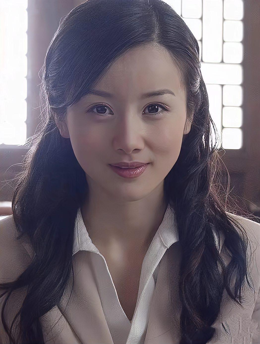 44岁孙菲菲离婚了,这份声明写得很直率!老公是500强企业总监