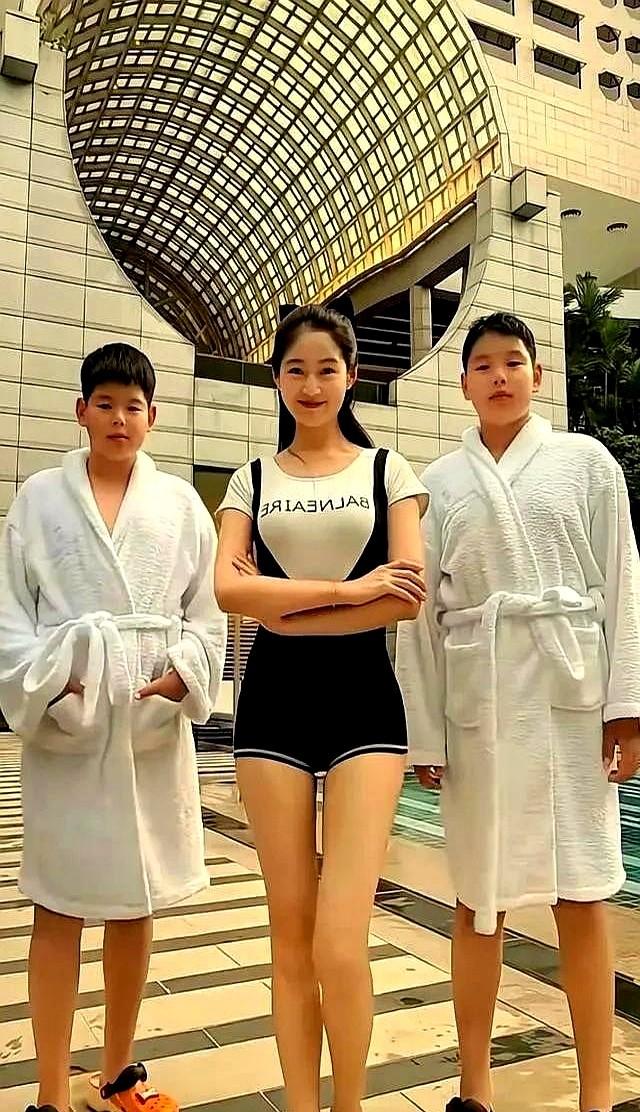王媛可做梦也没想到！自己12岁双胞胎儿子，已经开始为她争光了