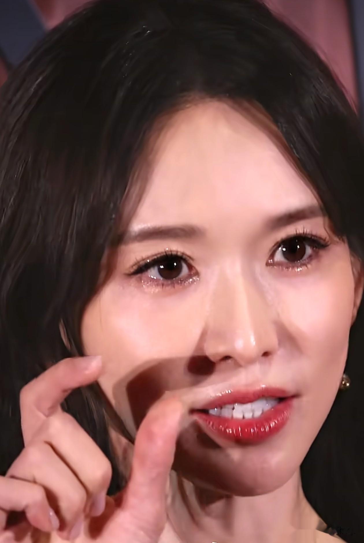 51岁林志玲活动怼脸拍！皮肤紧致细腻，脖子没有颈纹，美得像29岁