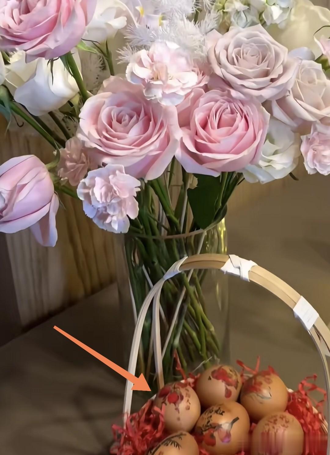 方媛晒红鸡蛋，请私教上门健身，在家穿厚袜子，生完老三怕冷