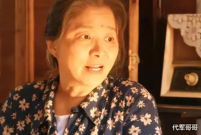 她26岁摘下飞天奖,与导演老公恩爱38年,如今演《生万物》终于火了