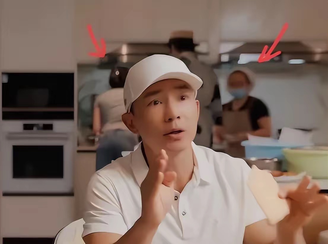 钟丽缇在家招待刘耕宏,3人吃6个菜还亲自喂肥牛,北京豪宅超气派