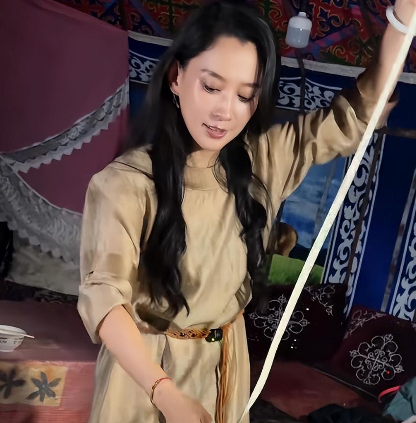 与汪峰官宣恋情1年,森林北走上与章子怡一样的路,网友直言担心