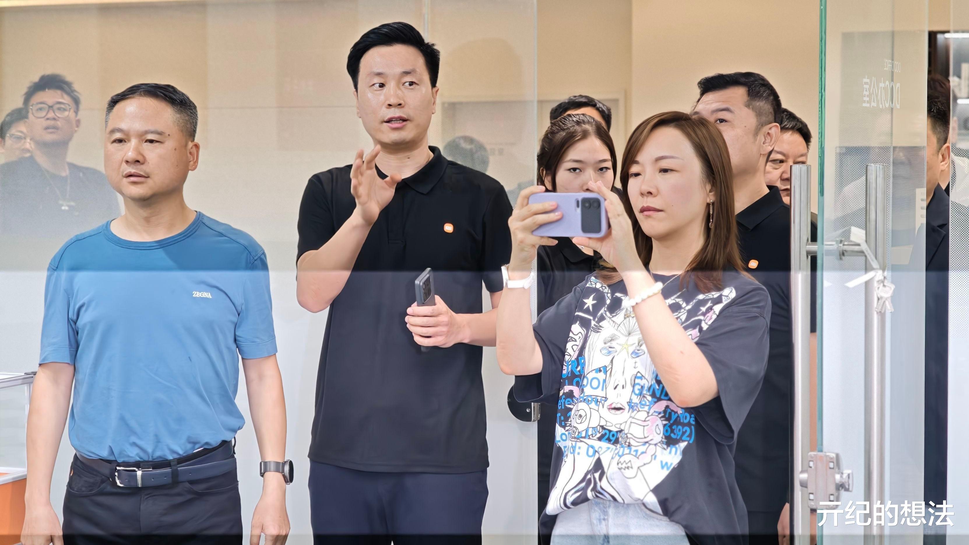 小米16Pro Max真机曝光,配置直接拉满,外观大变样