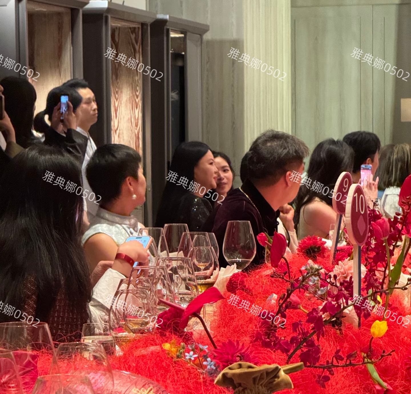 王诗龄何超莲是签了同家公司吗？为啥她俩总参加同一活动还坐一起