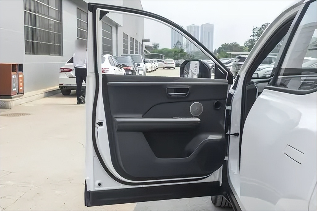 10-15万想买合资纯电SUV？先看完这台“连续卖爆”的再决定