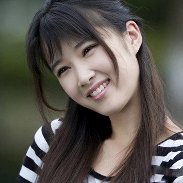 茹萍女儿奚望晒照庆母亲节，祖孙三代都是高颜值，透露自己已离婚