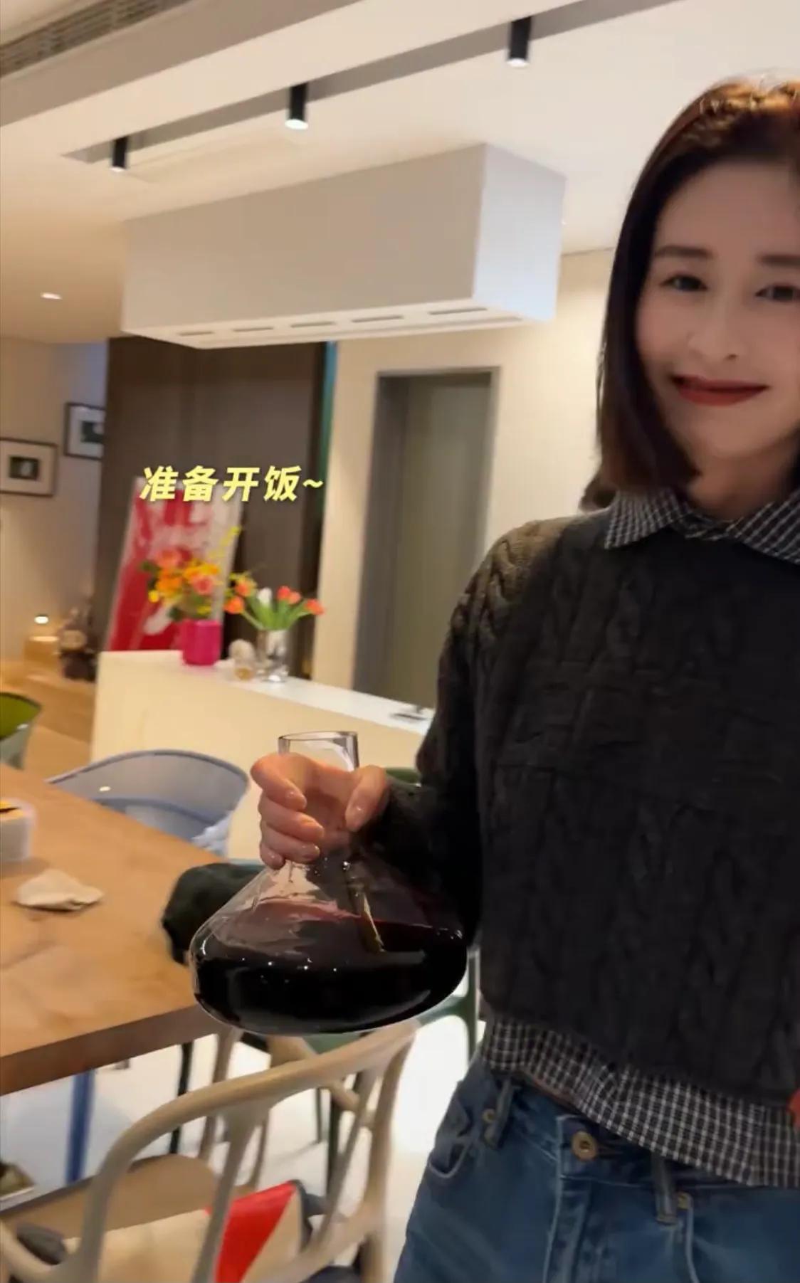 梅婷请颖儿来别墅吃饭，梅婷公婆种了一大片地，她老公很会做饭！