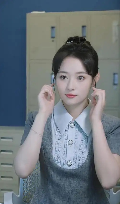 庞铮主持翻车现场：是&;紧张&;还是&;目中无人&;？网友炸锅了！