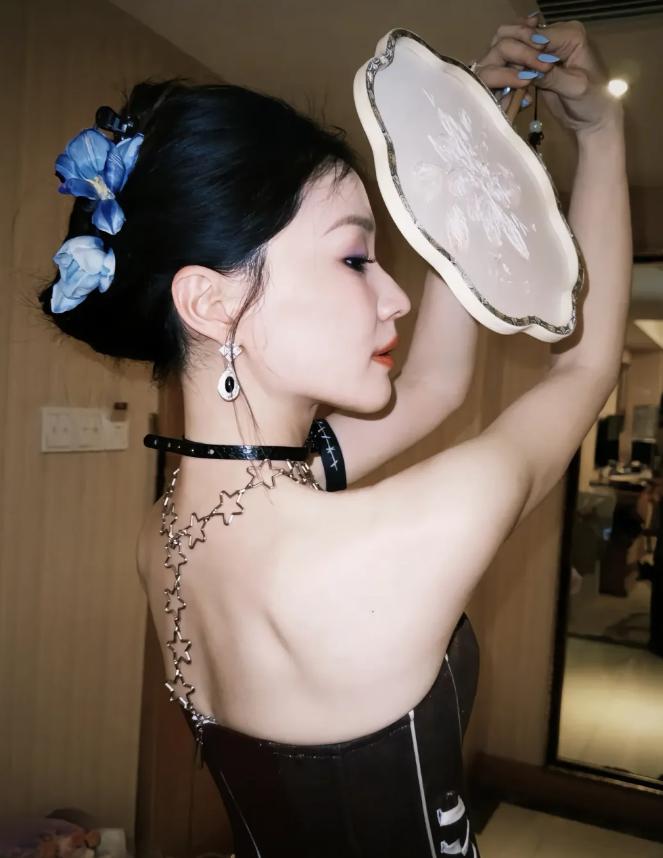 从喜剧丑女到超级明媚大美人 这位90后女星真的是“红气养人”！