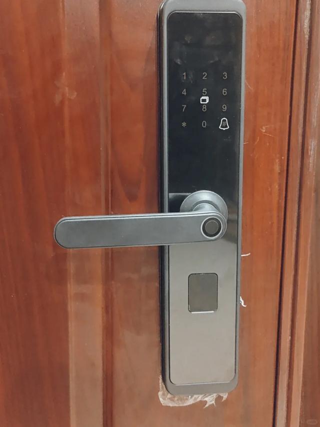 智能鎖正退出中國家庭？聽開鎖師傅說完，我連夜換成回了鐵將軍！