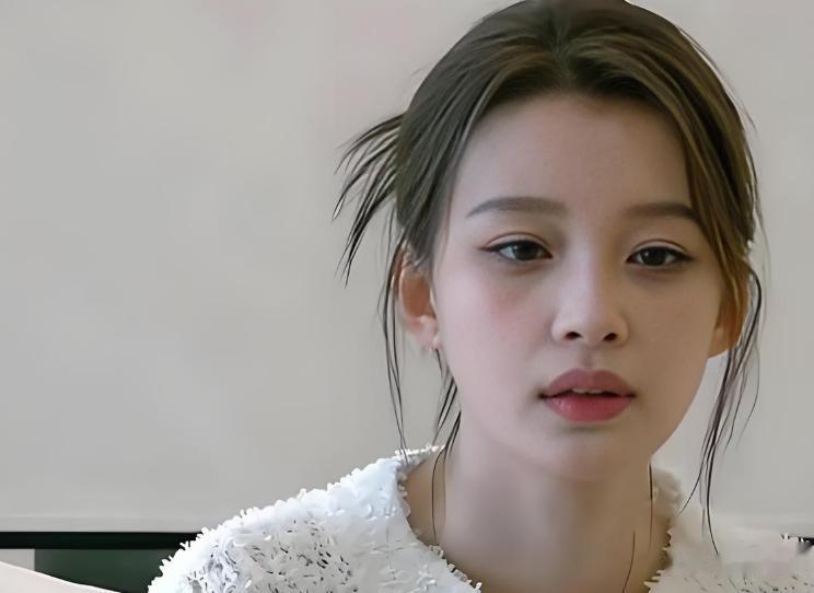 坐没坐相、吃没吃相，看到孙怡的举动，才明白王京花为何看不上她