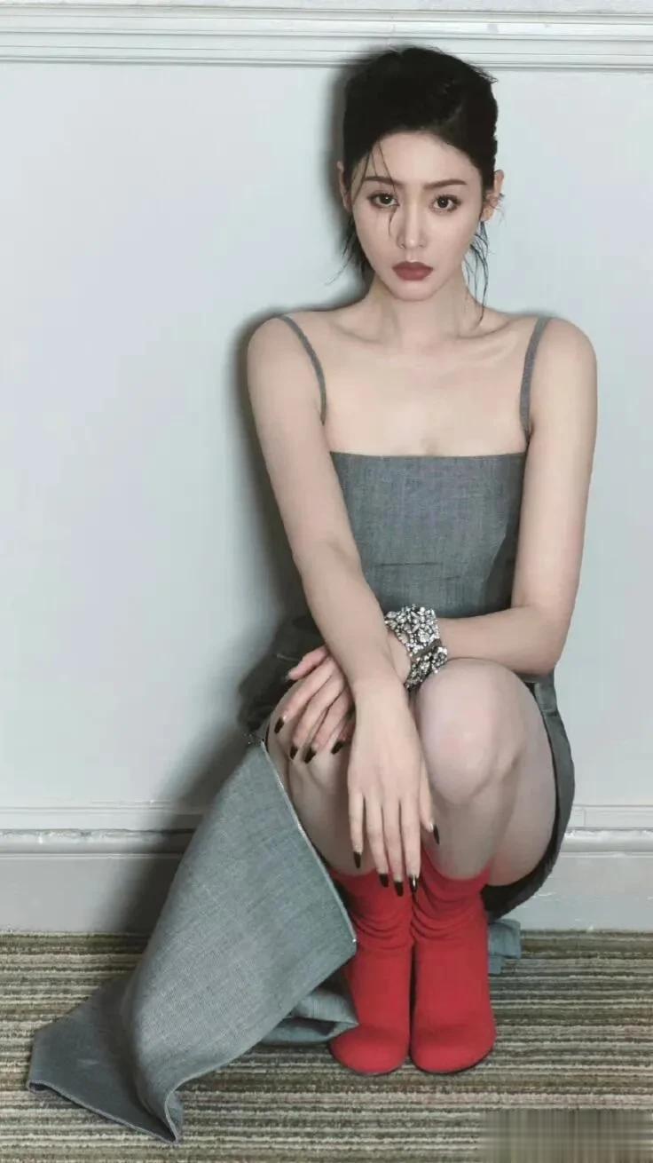 明星高清写真鉴赏｜张天爱，人间芭比！