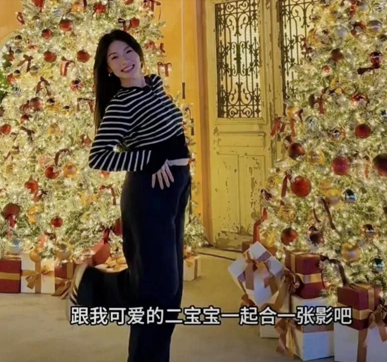 郑恺前女友程晓玥怀二胎5个月 孕肚遮不住 仍然化妆 素颜冲上热搜