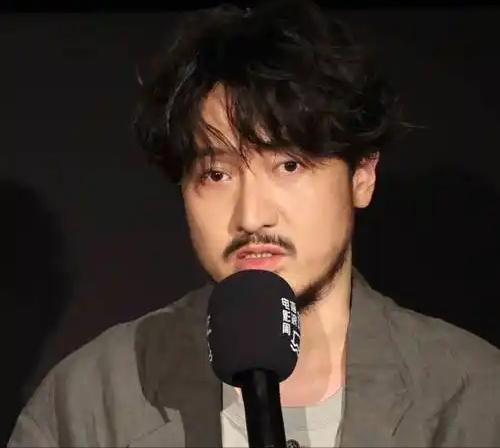 钱赚够了不装了？王传君的态度，给缺席闭幕式的白百何，上了一课