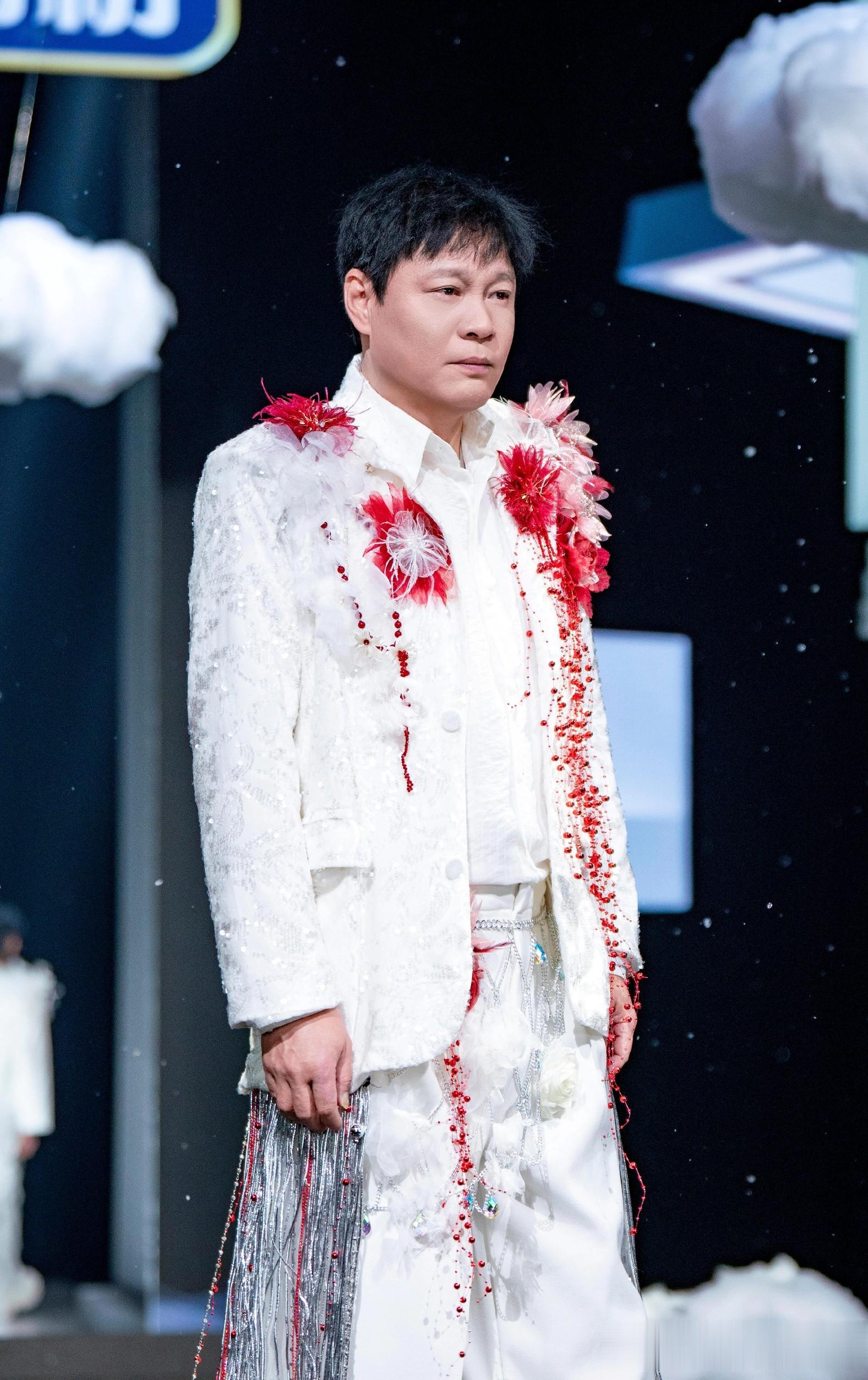 范志毅分享王牌对王牌综艺路透照，55岁风采依旧帅气有型！