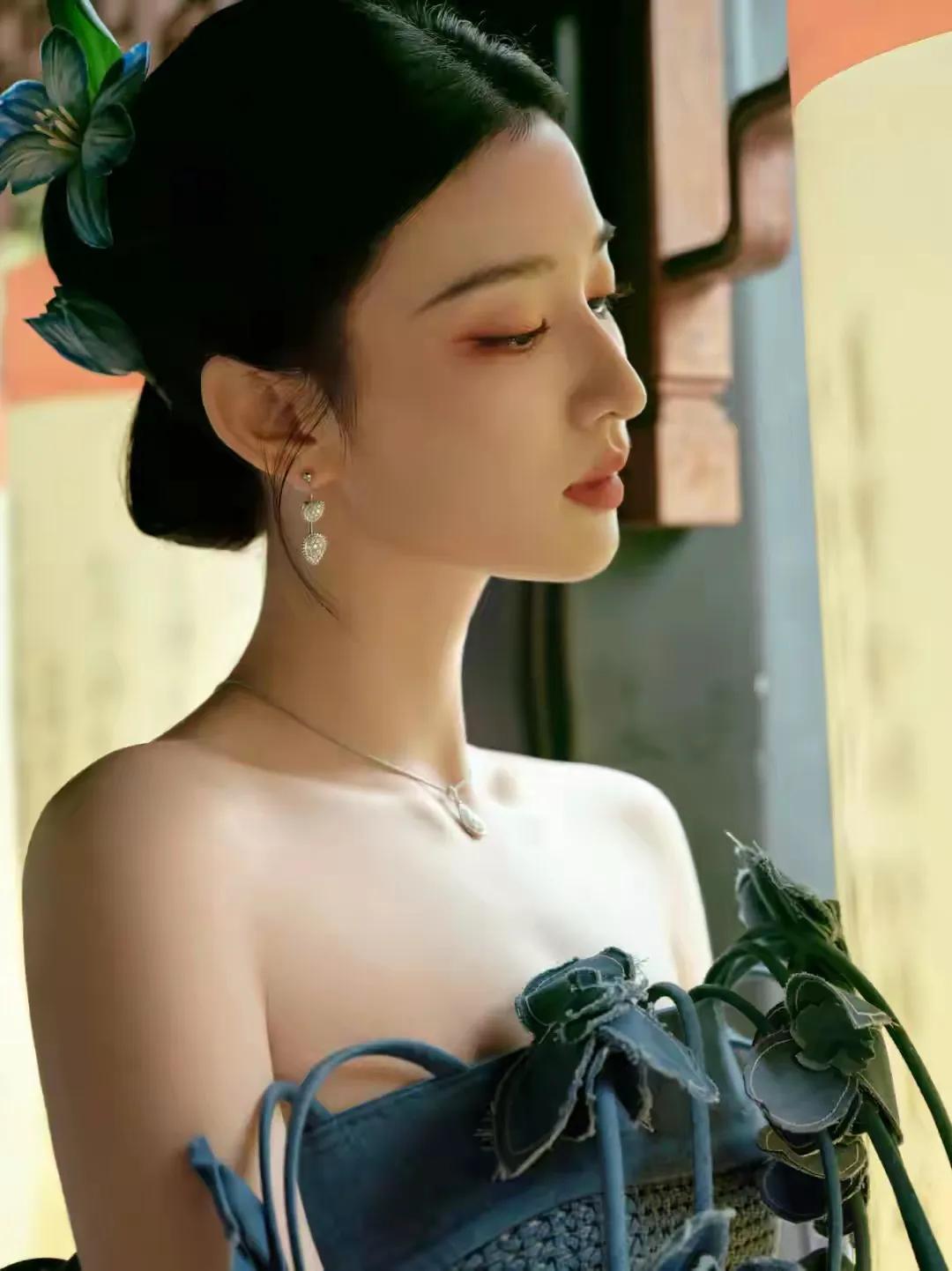 王楚然：这才是大气丰盈的中式美人天花板！