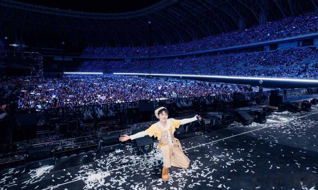 人善被人欺？央媒专访暴露周深真实处境，那英的话总算有人信了