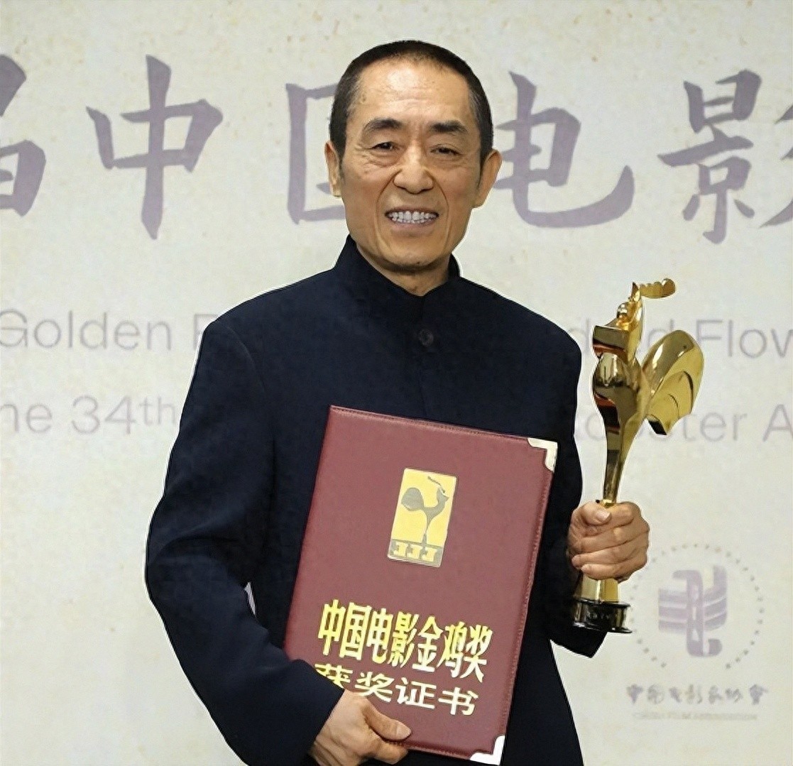 人民日报提到张艺谋,话不重,分量沉,整个导演圈瞬间安静了