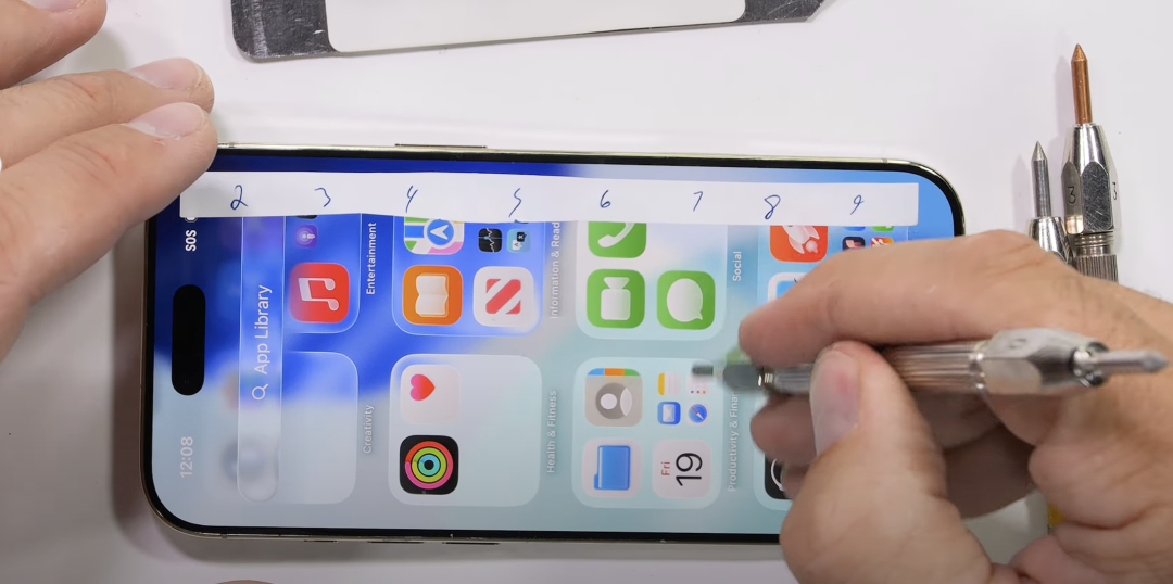終于輪到iPhone Air揚眉吐氣，這一彎徹底封神！