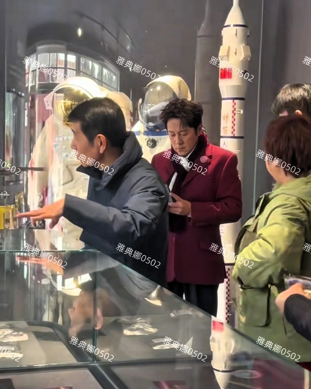 故宫偶遇蔡国庆,有中老年妇女偶像之称的他也明显发福变老了!