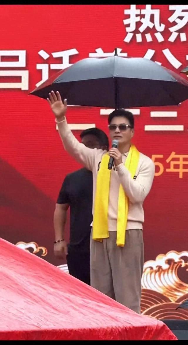 知名港星70岁大寿众星云集,现场高歌跳舞向太太表白