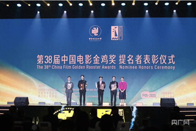 金鸡红毯明星“见光死”，姚晨脸肿，蒋勤勤歪嘴，佟丽娅褶子多