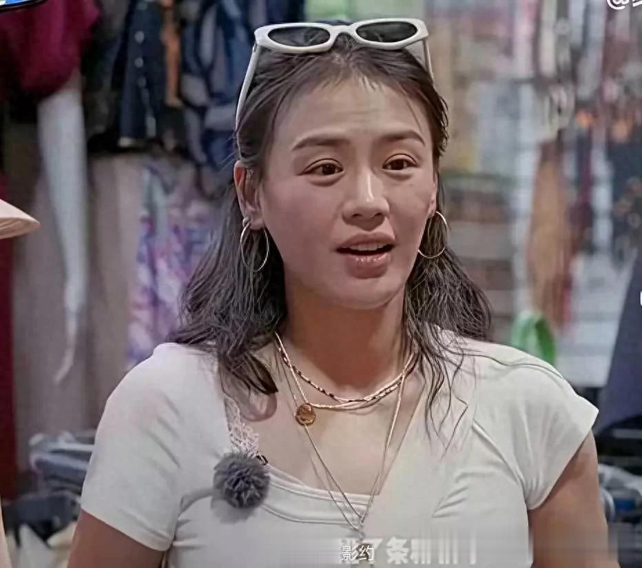 她真的不把我们当外人啊，马思纯在节目中竟然纯素颜