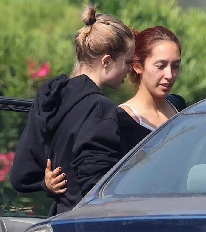 星二代希洛为爱出走,母亲朱莉心碎失眠!