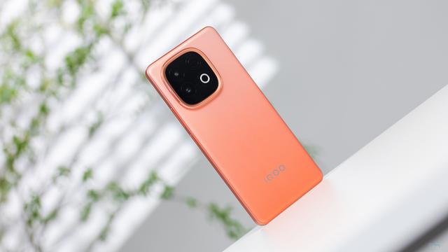 iQOO Z10【特爆】Pro!炽焰橙登场 满血性能拉满