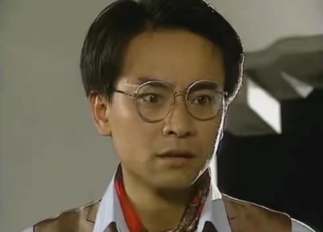 娶小23岁郝蕾，陪娇妻战胜家族遗传病，60岁的罗钢现在过得怎么样