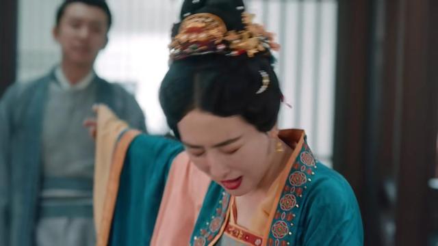 《我是刑警》没捧红她,《似锦》接着捧,如今44岁搭档张晚意红了