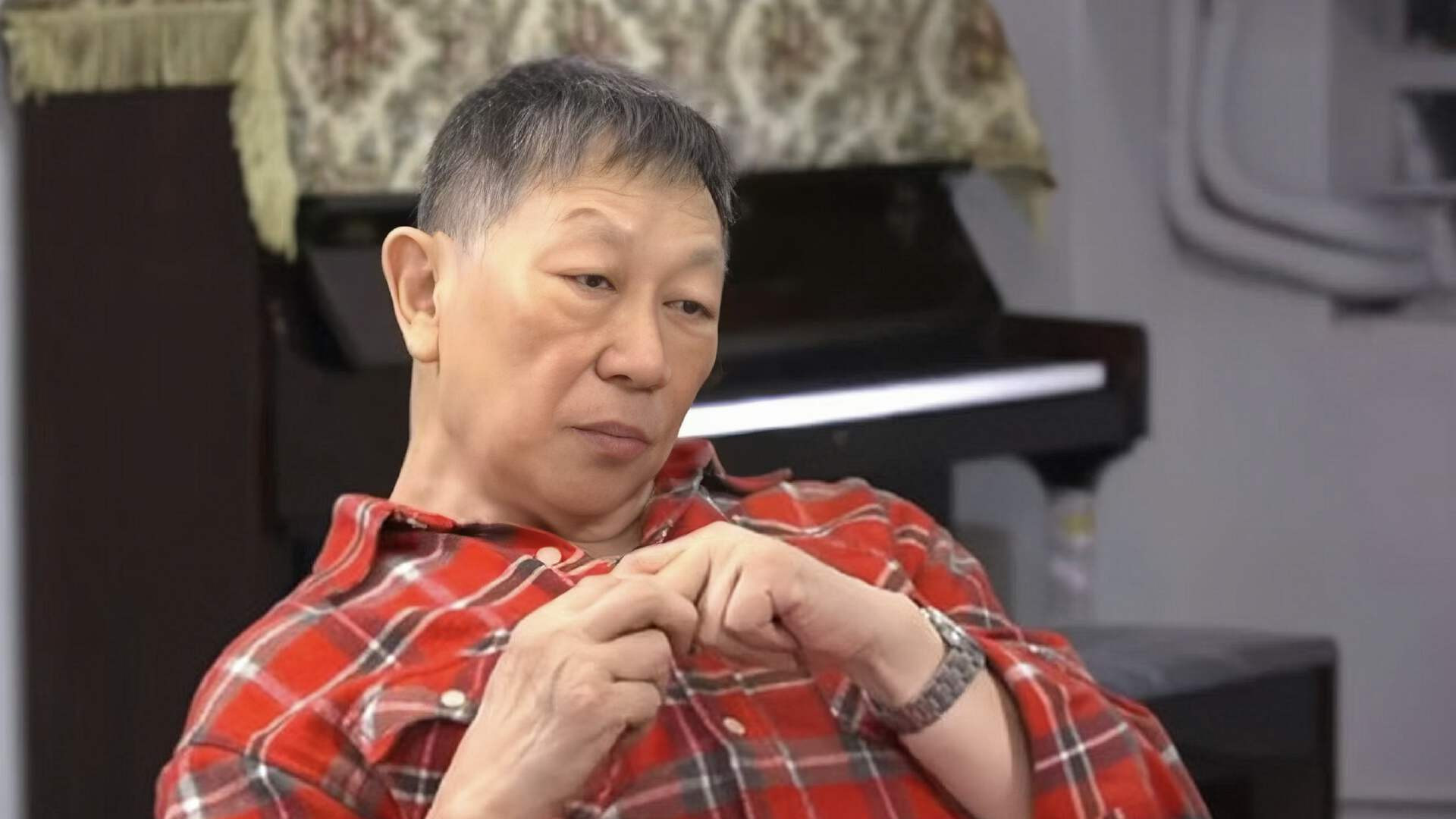 TVB知名演员患帕金森症，靠轮椅代步丧失生活能力，感心灰意冷想去死