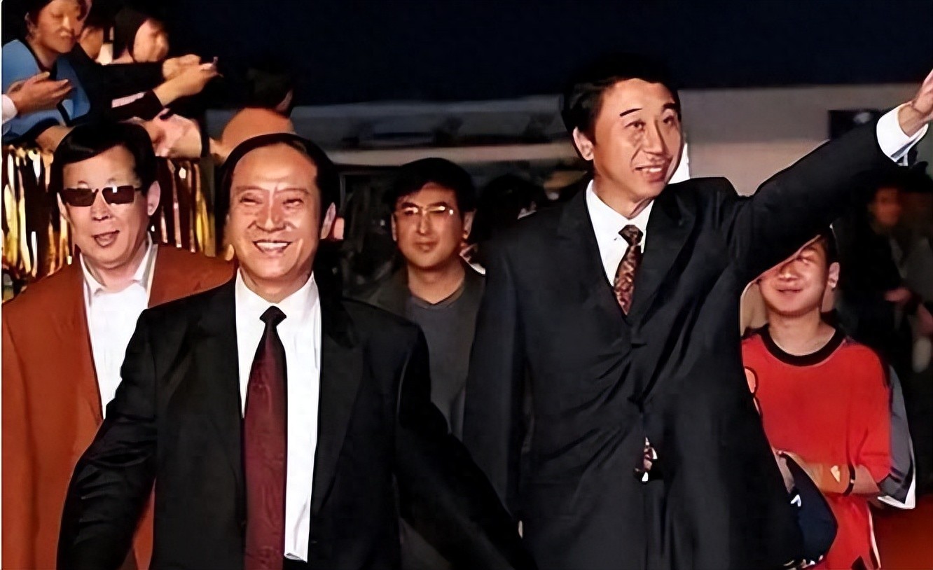 牛群：抛下冯巩后跟妻子也离婚了， 如今76岁没积蓄 ，近况如何？