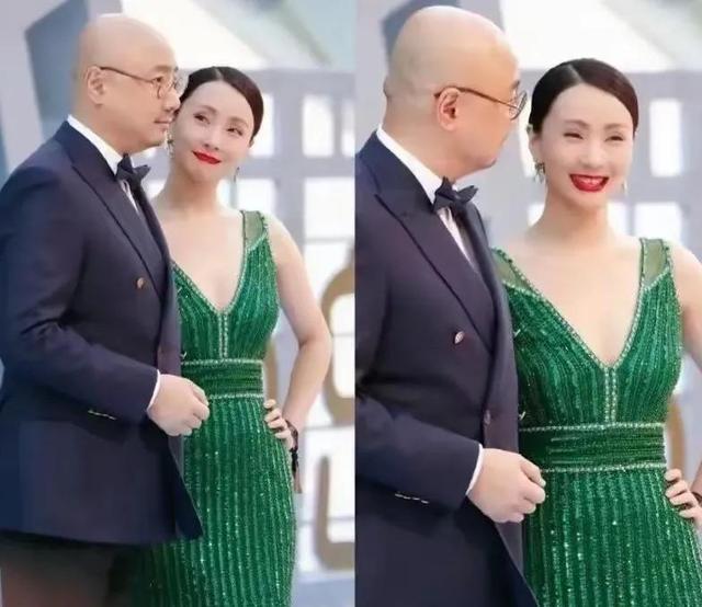 徐峥胖得样子大变！穿件带美国国旗的衣服逛上海，时尚也输老婆