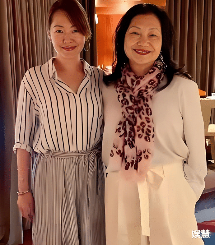 汪小菲一家巴厘岛度假,晒全家福幸福感满满,S家的境遇令人唏嘘