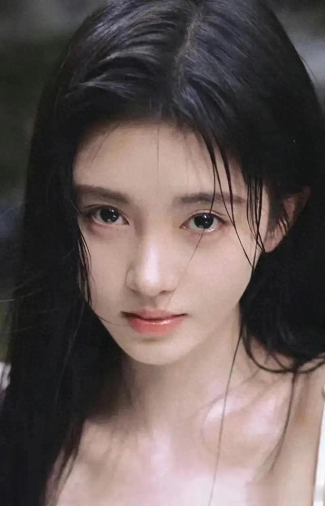 鞠婧祎写真美出新高度,每一帧都在重新定义“仙女下凡”!